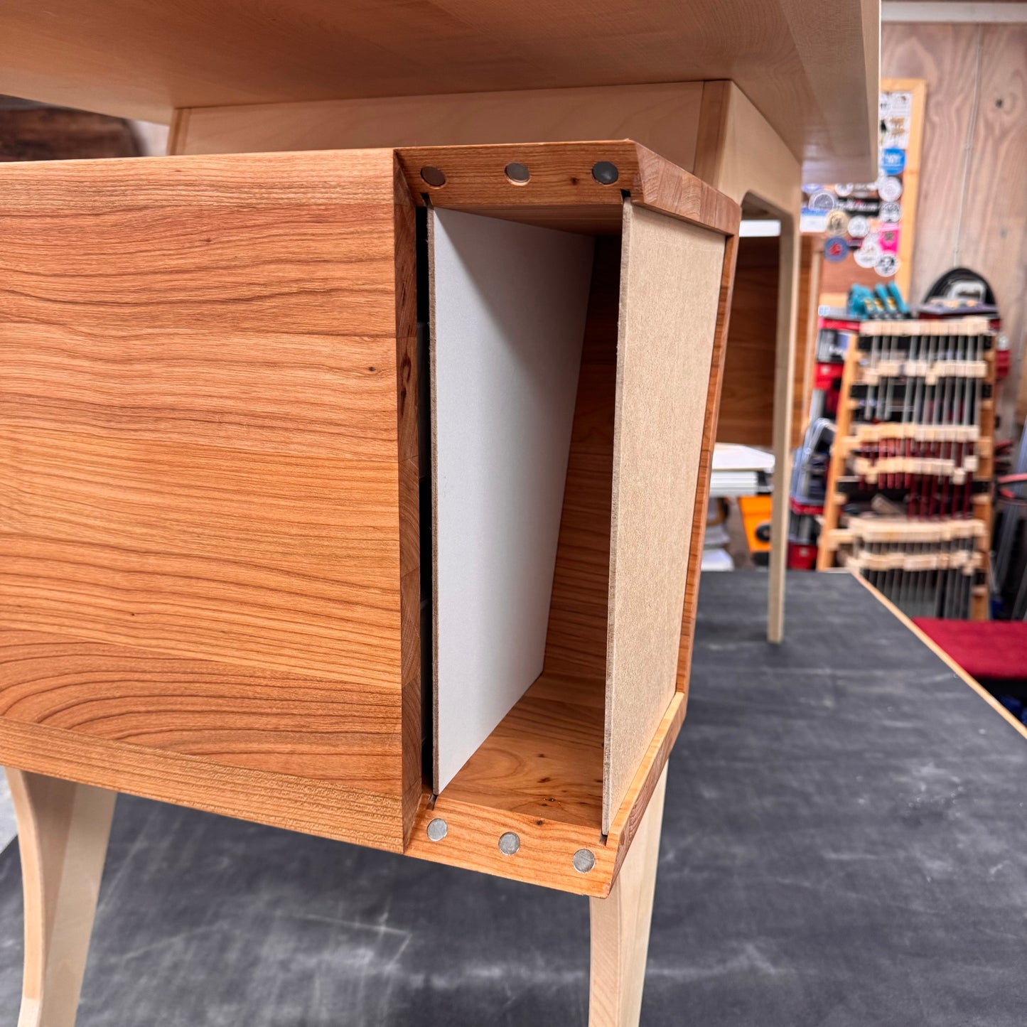 Designer Schreibtisch mit Geheimfächern