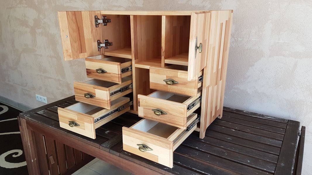 Schrank mit Schubladen – Frank's Shed
