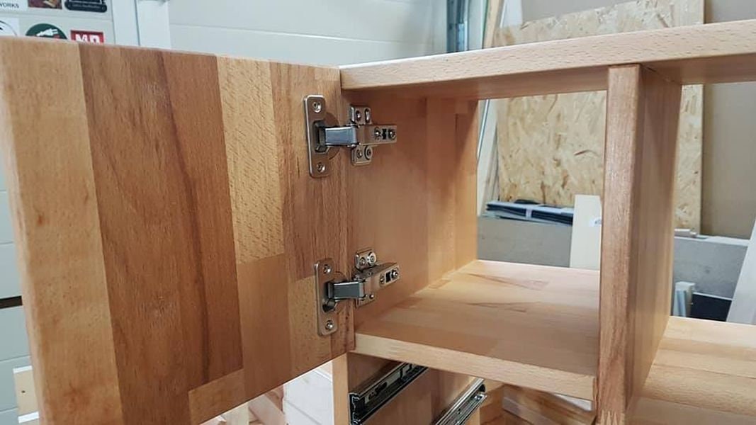 Schrank mit Schubladen