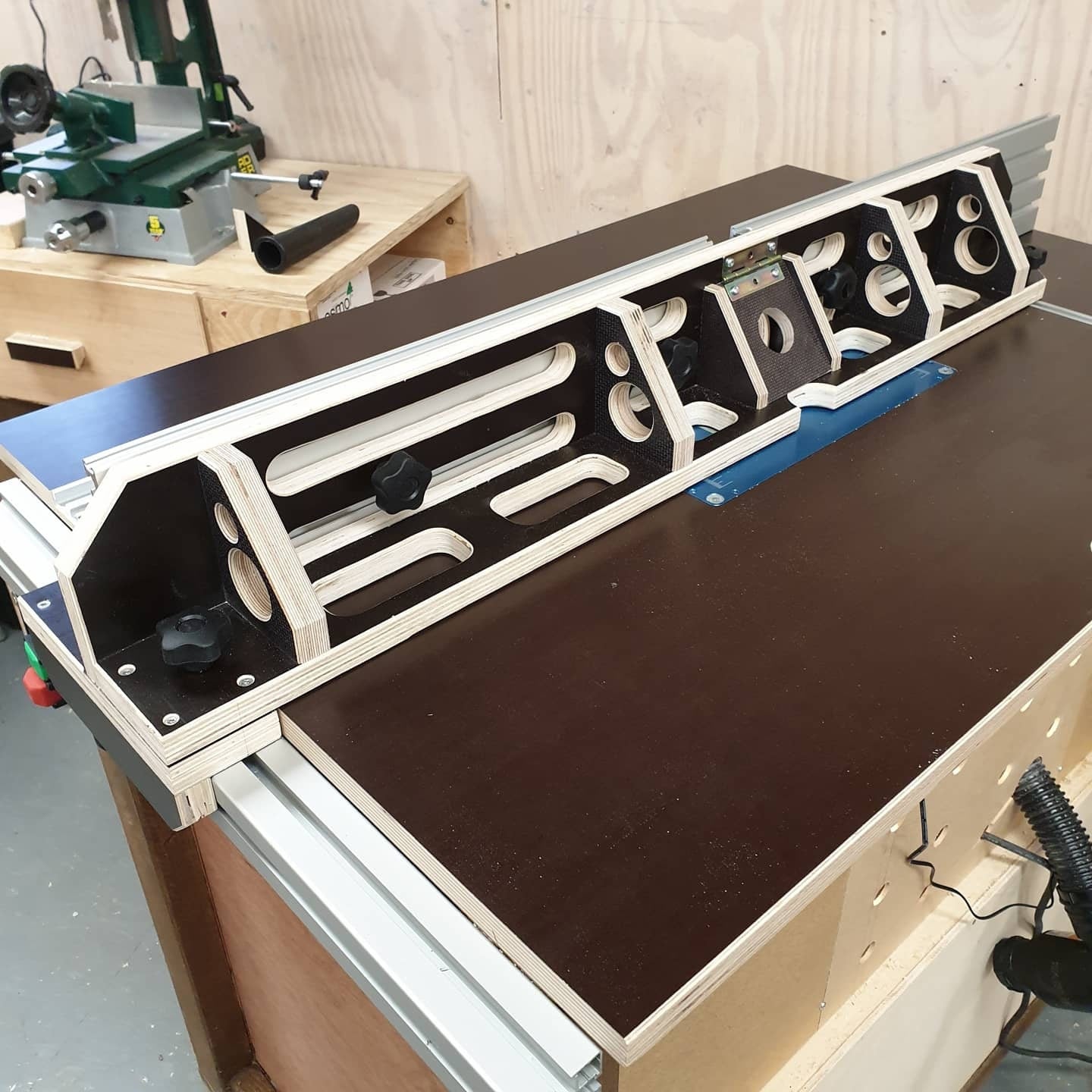 Fräsanschlag für Profi-Frästisch (Bauplan)