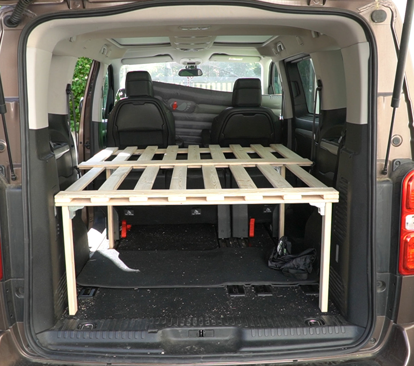 Ausziehbare Liegefläche für Camping-Van (Bauplan)