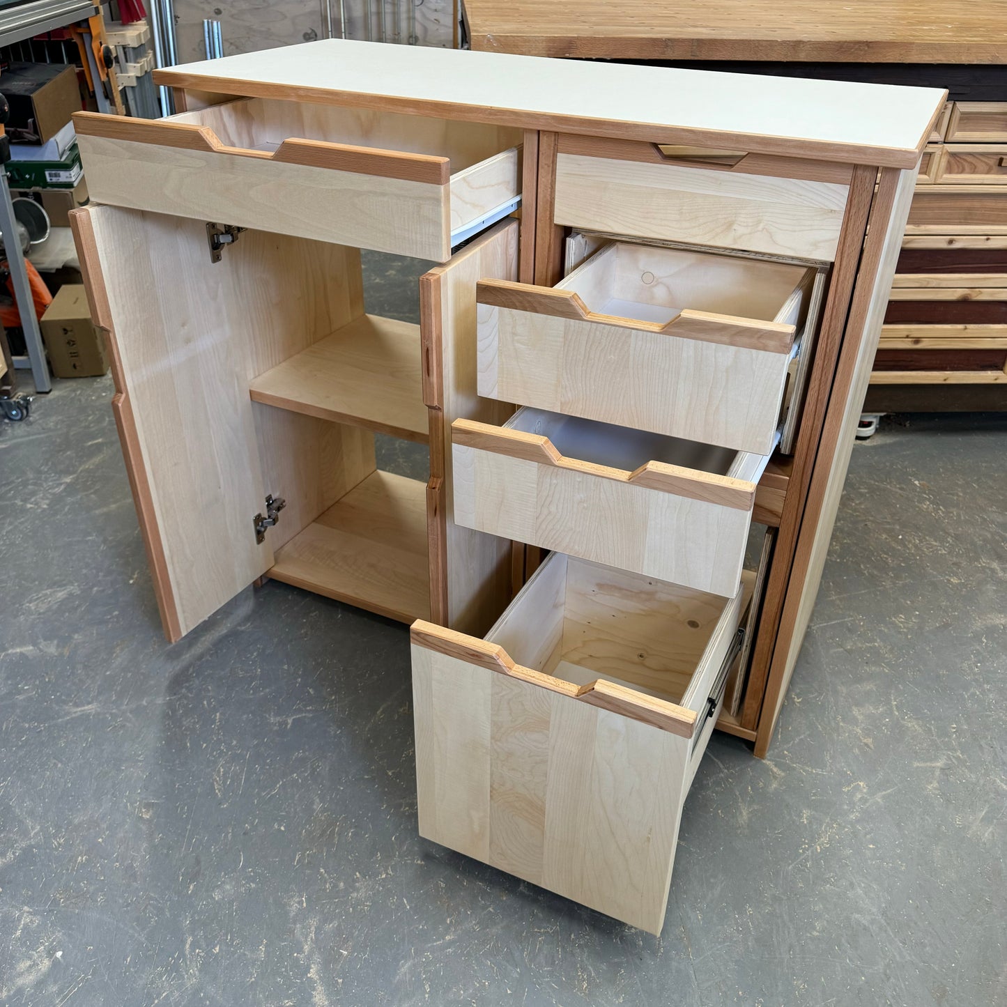 Der GEHEIME Schrank